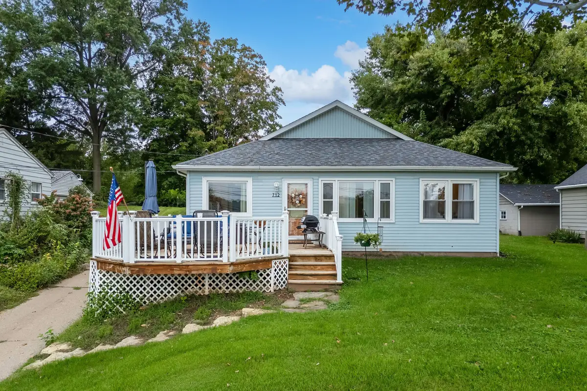 712 S Cody Road, Le Claire, IA 52753 - #1