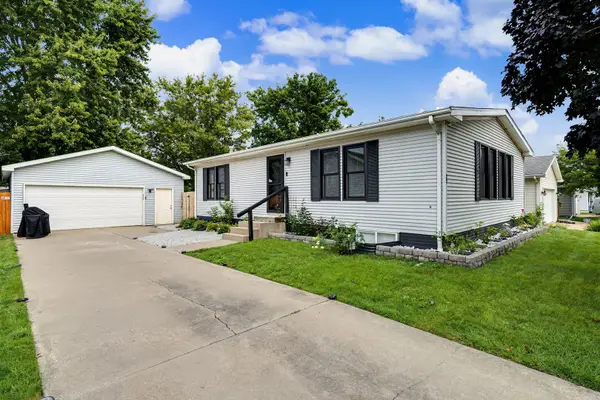 22 Geneva Court, Bloomington, IL 61704