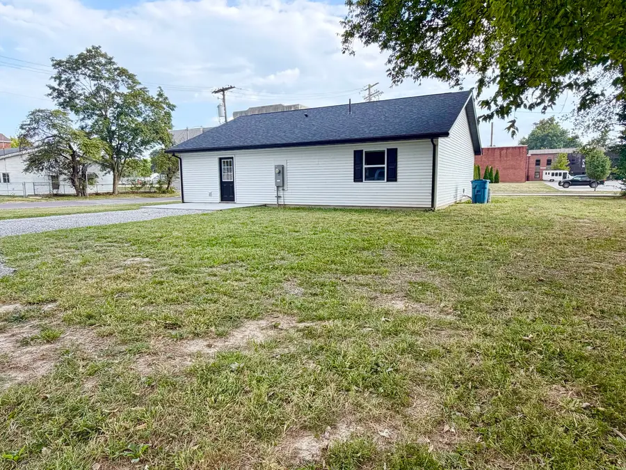 868 E Second Street, Centralia, IL 62801 - #2