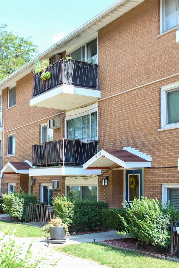 6111 W 64th Place #3, Chicago, IL 60638