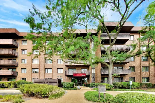 2020 Chestnut Avenue #109, Glenview, IL 60025