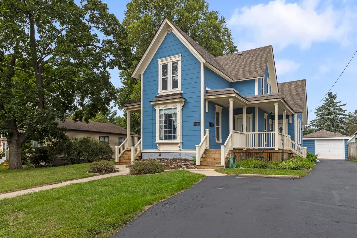 11 North Street, East Dundee, IL 60118 - #1