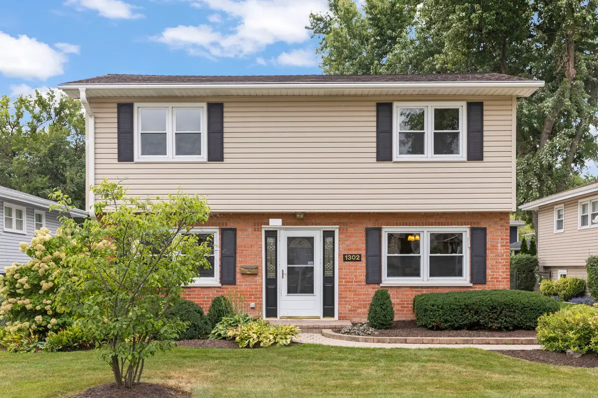 1302 Coolidge Avenue, Wheaton, IL 60189 - #1