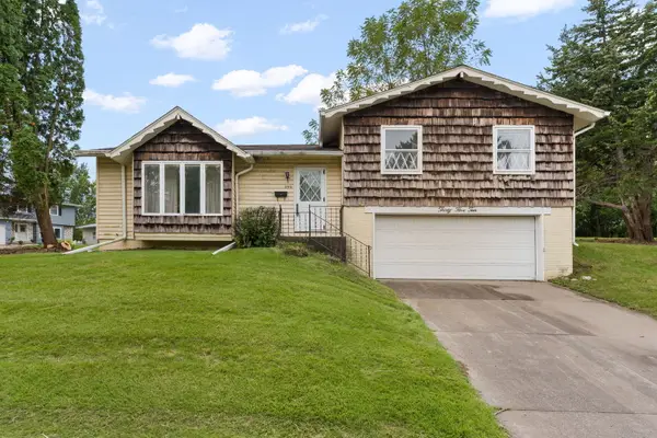 3510 N Elmwood Avenue, Davenport, IA 52806