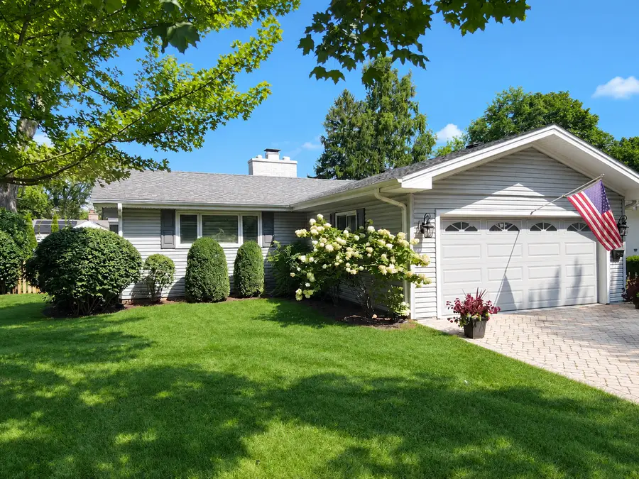 434 Valencia Avenue E, Barrington, IL 60010 - #3