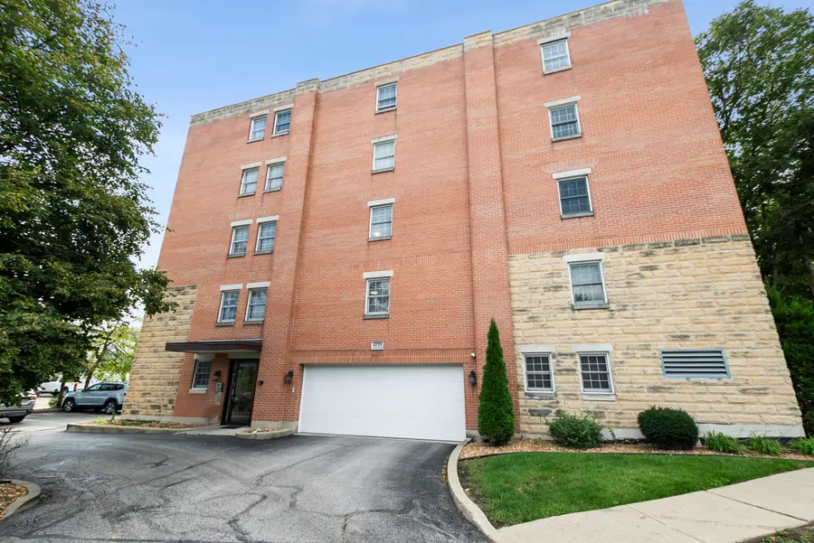 8733 Willow Boulevard #1C, Willow Springs, IL 60480 - #3