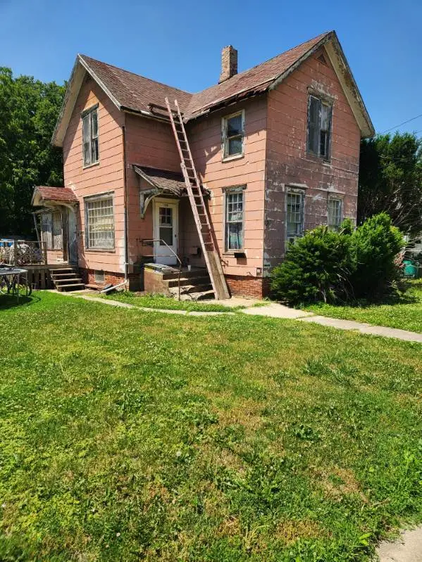 106 Lincoln Street, Galesburg, IL 61401 - #1