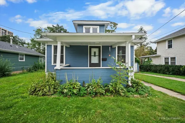311 Locust Street, Elgin, IL 60123