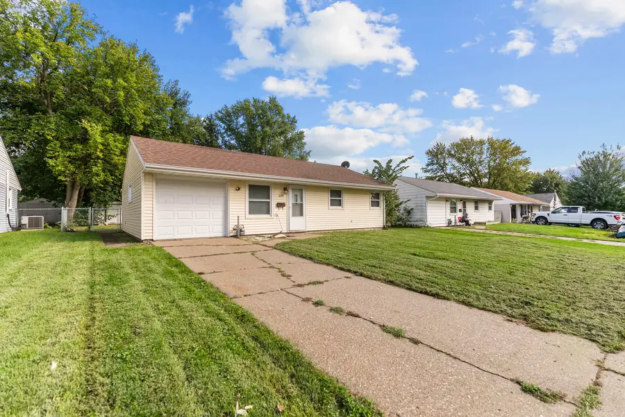 2119 N Nevada Avenue, Davenport, IA 52804 - #2