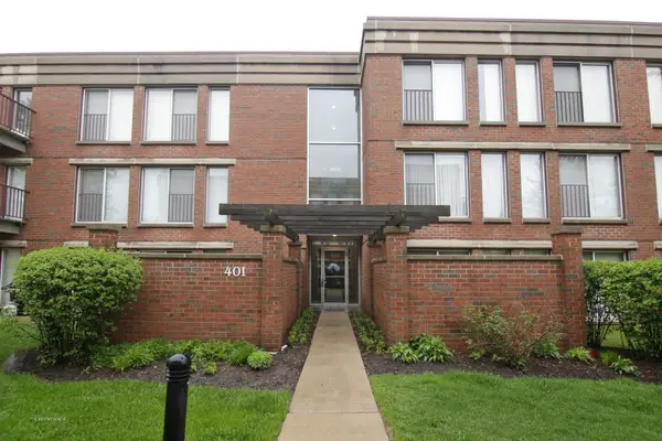 401 Kelburn Road #114, Deerfield, IL 60015