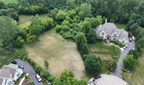 1 N Stoney Ridge Court, Hawthorn Woods, IL 60047
