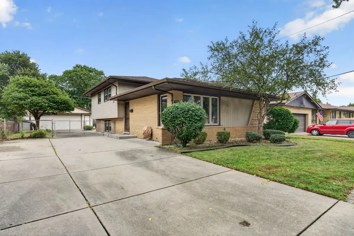 9915 S Kenton Avenue, Oak Lawn, IL 60453 - #1