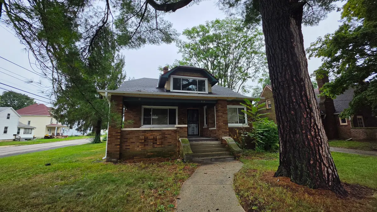 1303 S Oak Avenue, Freeport, IL 61032 - #1
