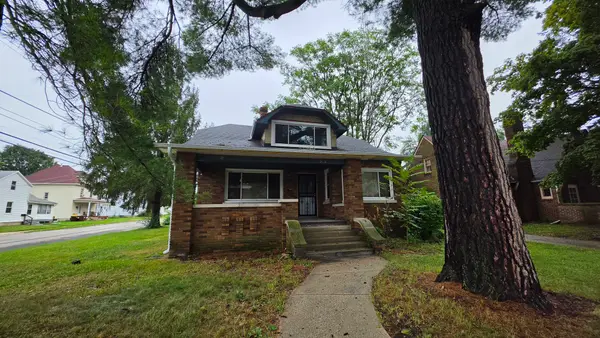 1303 S Oak Avenue, Freeport, IL 61032
