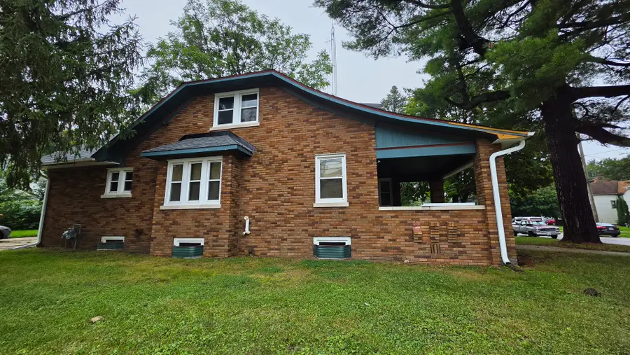 1303 S Oak Avenue, Freeport, IL 61032 - #2