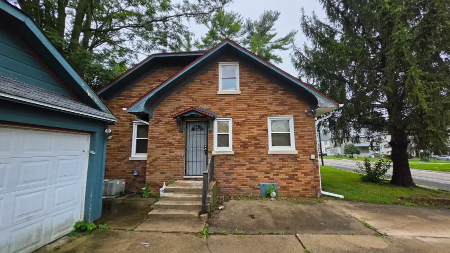 1303 S Oak Avenue, Freeport, IL 61032 - #3