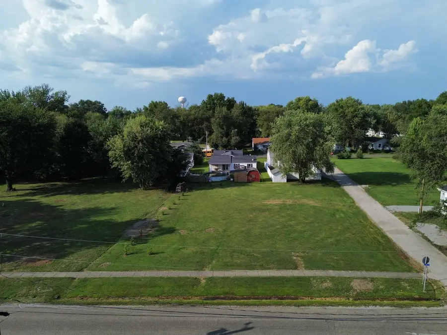 802 W 3rd Street, Flora, IL 62839 - #2
