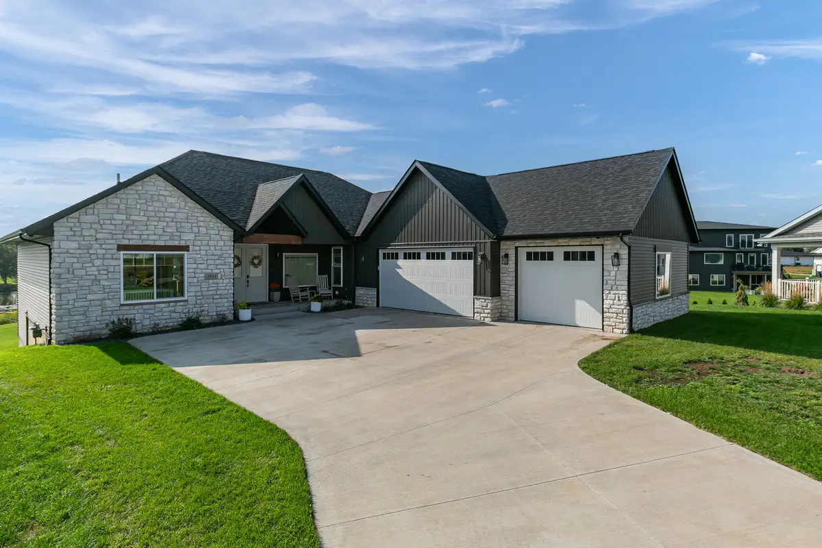 2011 E 59th Court, Davenport, IA 52807 - #1