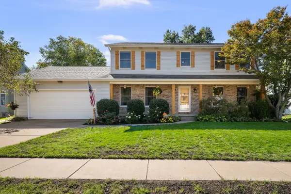 2493 Countryside Lane, Bettendorf, IA 52722