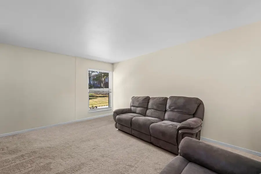1910 Huntington Boulevard, Hoffman Estates, IL 60169 - #2