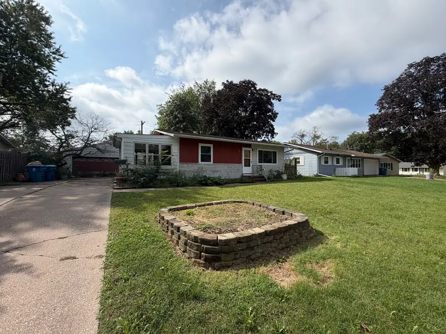 908 37th Avenue, East Moline, IL 61244 - #3