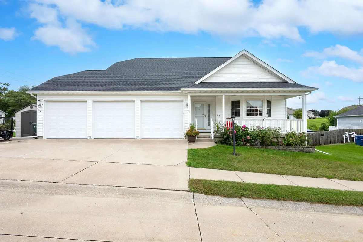4 Hidden Valley Circle, Davenport, IA 52804 - #1