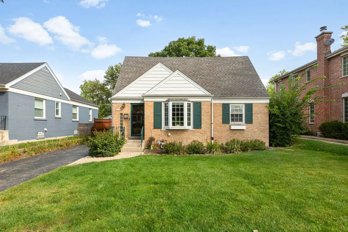 2140 Walnut Court, Glenview, IL 60025 - #1