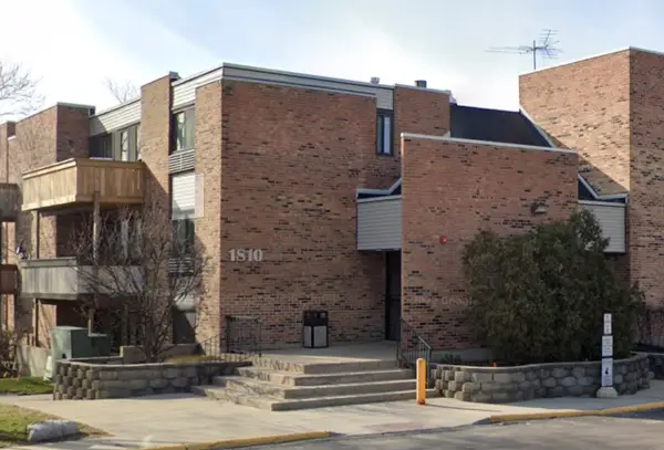 1810 Hemlock Place #208, Schaumburg, IL 60173