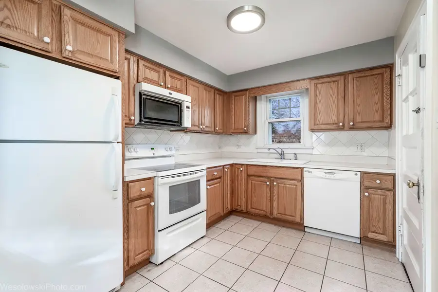 1748 Lunt Avenue, Des Plaines, IL 60018 - #2