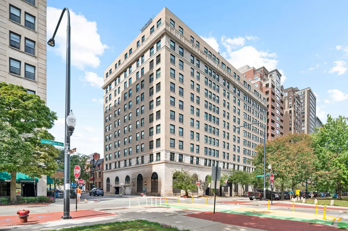 2100 N Lincoln Park West #3ES, Chicago, IL 60614 - #1