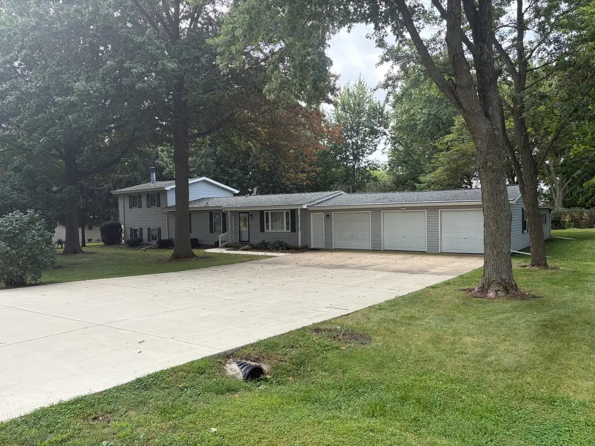 10083 Elizabeth Road, Bloomington, IL 61705 - #1