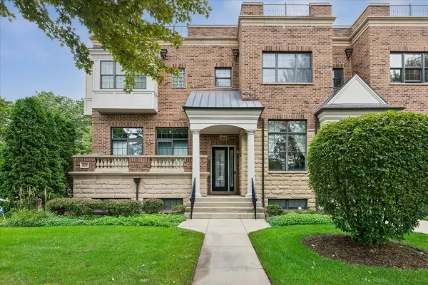 195 N Hickory Avenue, Arlington Heights, IL 60004