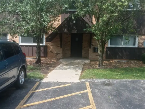 2220 Arbor Circle #26, Downers Grove, IL 60515