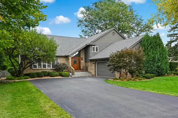 1804 Woodview Court, Darien, IL 60561