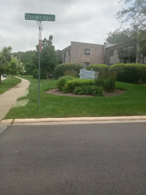 1480 Stonebridge Circle #D-1, Wheaton, IL 60189