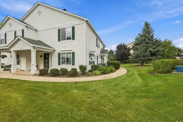 689 Fieldcrest Drive #B, South Elgin, IL 60177