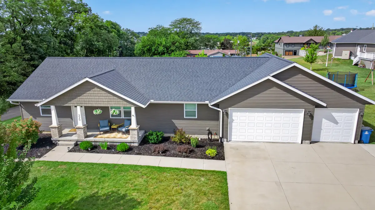 220 6th Street, Fulton, IL 61252 - #1