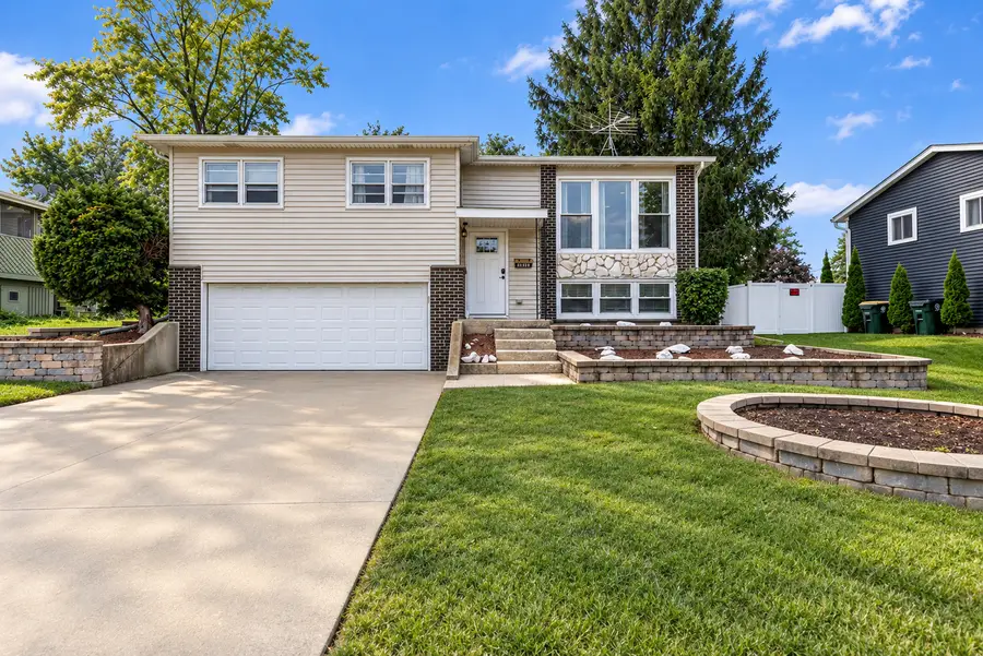 7410 Hawthorne Avenue, Woodridge, IL 60517 - #2