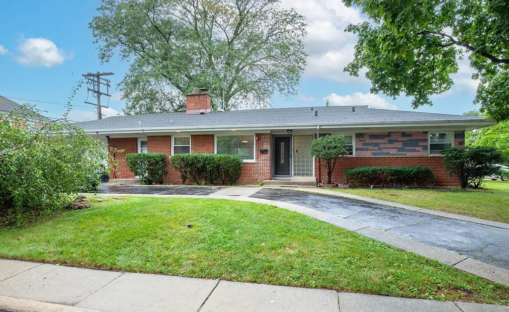 6756 N Keating Avenue, Lincolnwood, IL 60712 - #1