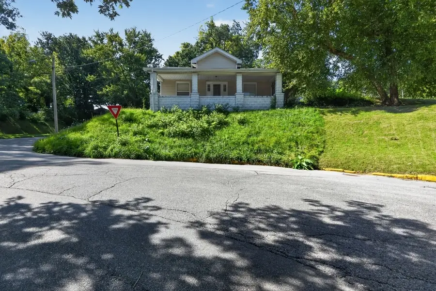 206 8th Street, Silvis, IL 61282 - #2