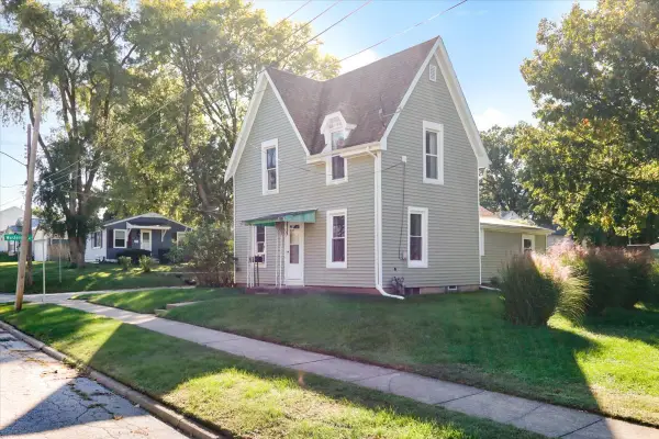 1102-1104 W Mill Street, Bloomington, IL 61701