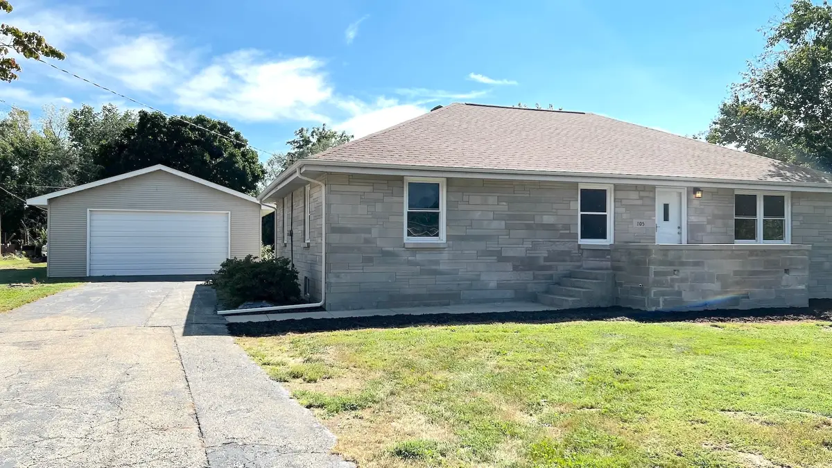 105 W Jackson Street W, Mahomet, IL 61853 - #1