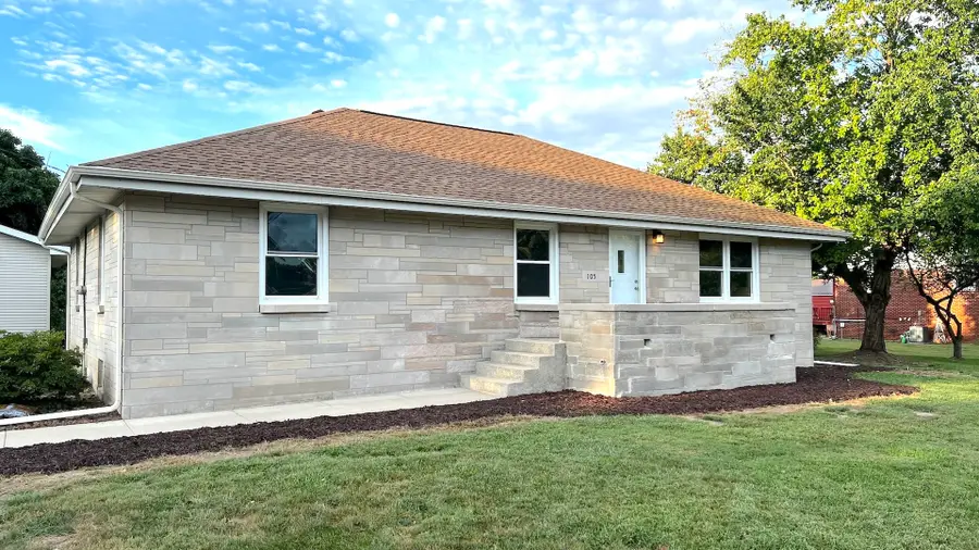 105 W Jackson Street W, Mahomet, IL 61853 - #2
