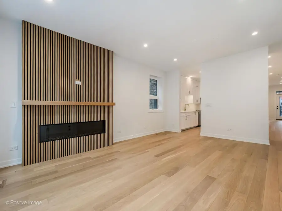 3721 N Kenmore Avenue #1, Chicago, IL 60613 - #2