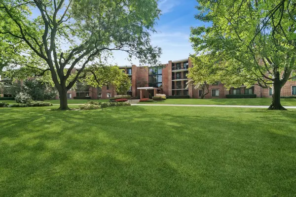 1605 E Central Road #213-B, Arlington Heights, IL 60005