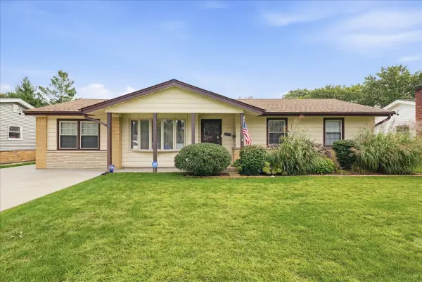 1097 Cypress Lane, Elk Grove Village, IL 60007