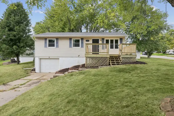 1332 Golden Valley Drive, Bettendorf, IA 52722