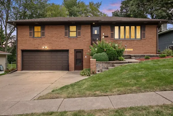 2833 Kelling Street, Davenport, IA 52804