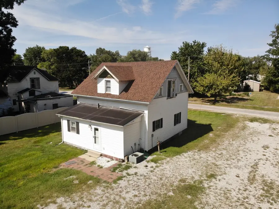 104 N Poplar Street, Farina, IL 62838 - #3