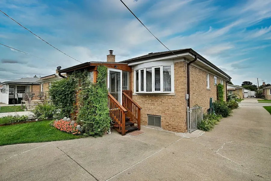 4704 N Newland Avenue, Harwood Heights, IL 60706 - #2